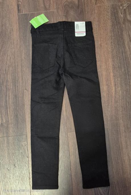 Cierne nohavice, takko,134