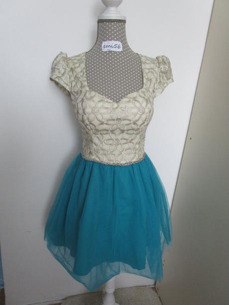 3047. znač. spoloč.  šaty, atmosphere,s