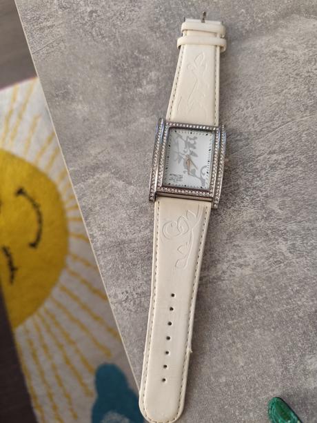 Dámske hodinky attractive q&q, 