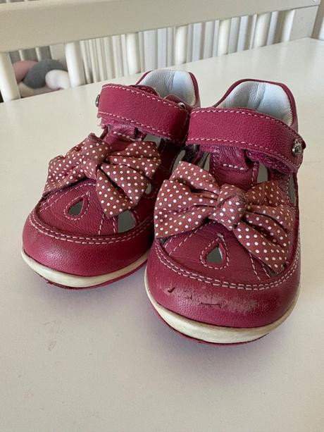 Sandálky, lasocki,19