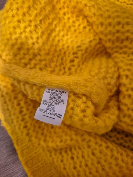 Zlty pulover, 