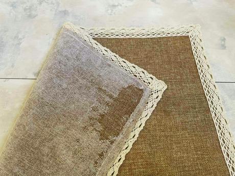 Malý naturálny obrus,