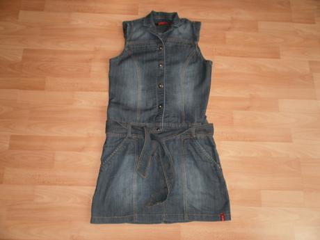 Párkrát oblečené rifľové šaty s opaskom, sam73,38