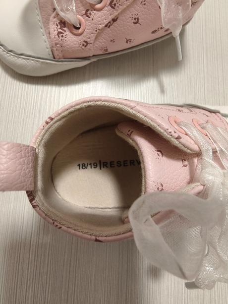 Ruzove capacky, reserved,18