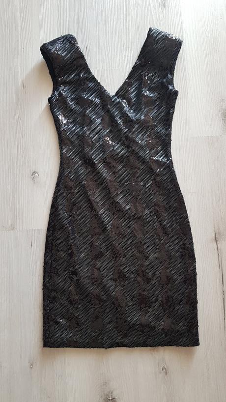 Trblietavé šaty, m