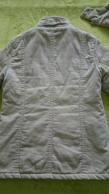 Veľmi málo nosená vetrovka, výborný stav, bhs,s