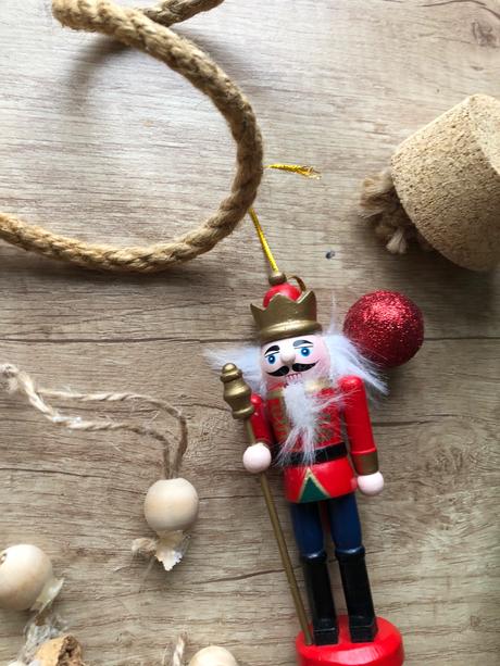 Balík vianočných dekorácií a ozdôb, luskáčik, 