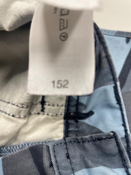 Chlapčenské maskáčové kraťasy., 152