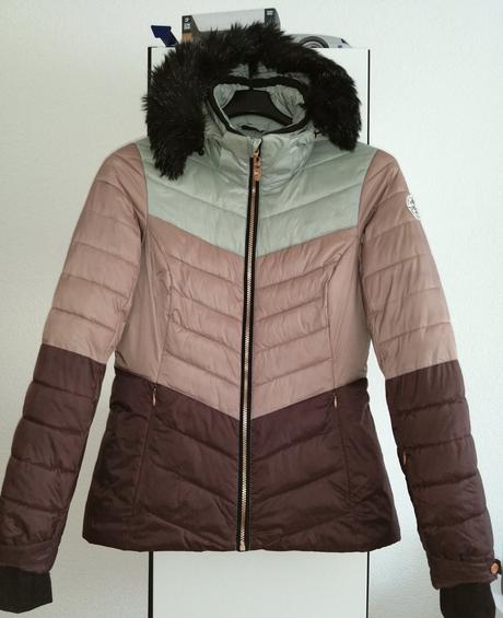 Pekná lyžiarská bunda, 36