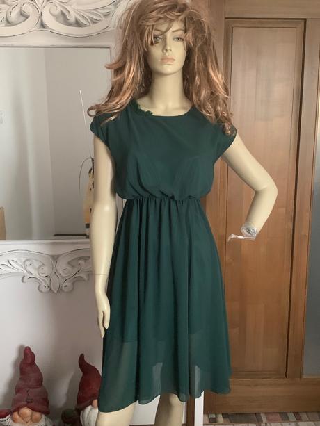 Smaragdovozelene saty, s