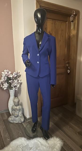 Kráľovský modrý nohavicový kostým zn. gaudi it 44, l / m