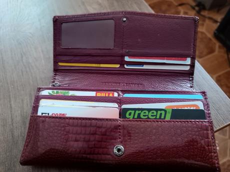 Dámska kožená peňaženka,