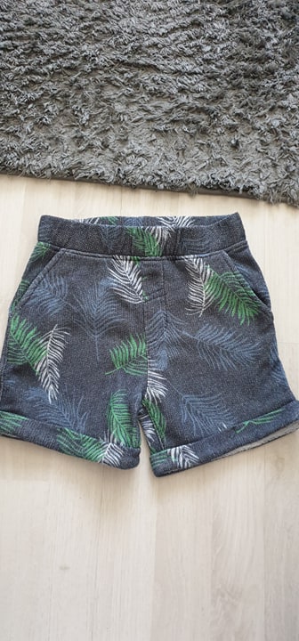Šortky č.122, 122