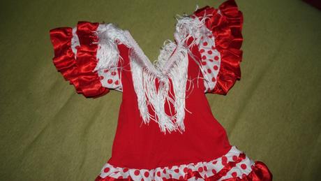 Saty pre tanecnicu spanielskych tancov,