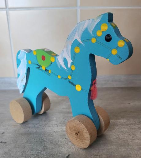 Drevený koník na kolieskach, 