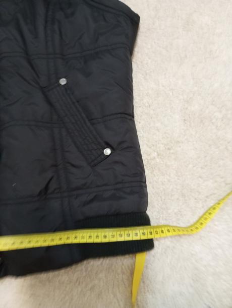 Čierna vesta s kapucňou, 42