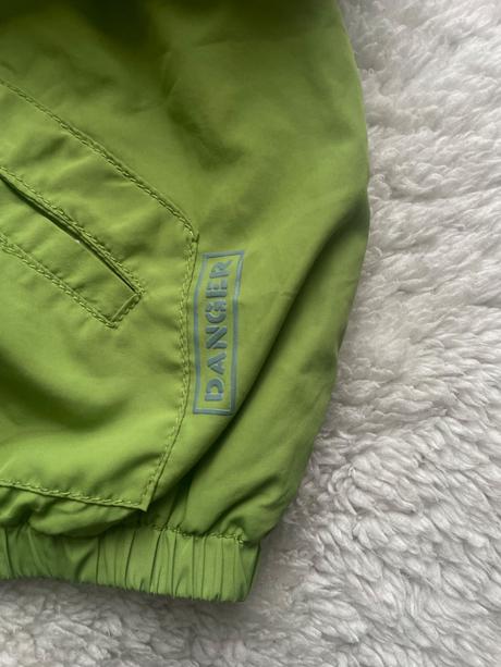 Tenka zelenkasta bunda s kapucnou,