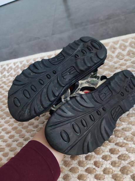 Pevnejšie sandále, 34