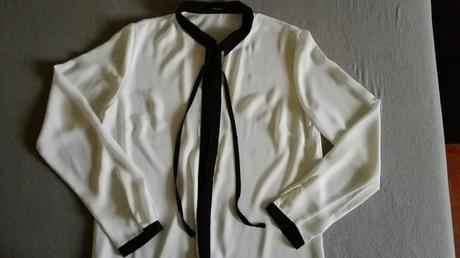 Bielo-čierna blúzka s viazaním reserved, reserved,38