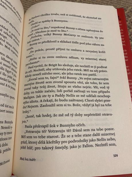 Muž bez tváře caimh mcdonnell satira ťažké detstvo, 