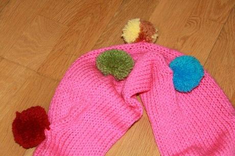 Šálik s brmbolcami, 