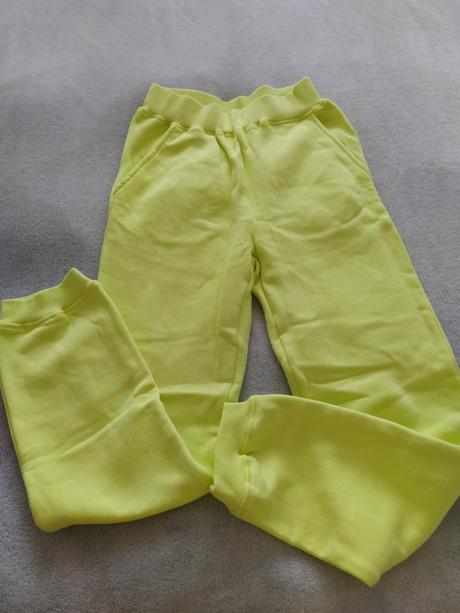 Tepláky teplejšie, reserved,158