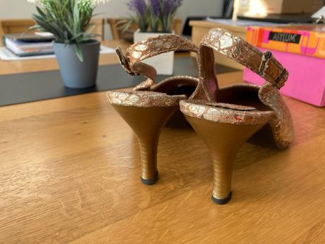 Topánky v zlatej farbe s kabelkou na ples,svadbu, asylum,39