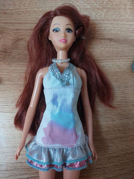 Barbie s meniacimi šatami, 