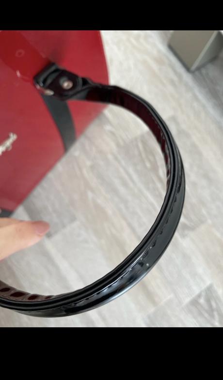 Dámska lesklá kabelka,