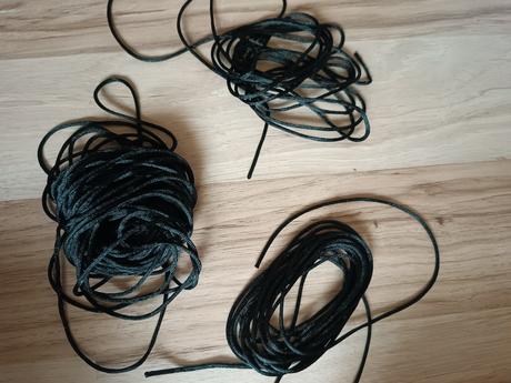 Čierny satén na pletenie náramkov, 