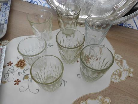 Porcelánové šálky zostatkové,tácne,miska,,