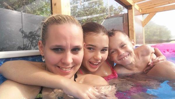 Mamička s dvoma deťmi