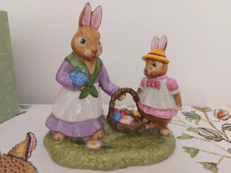 Dekorácia villeroy boch 13cm zajačikovia s košíkom, 