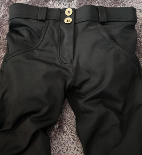 Tvarujuce nohavice, 32