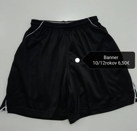 Čierne športové kraťasy, 152