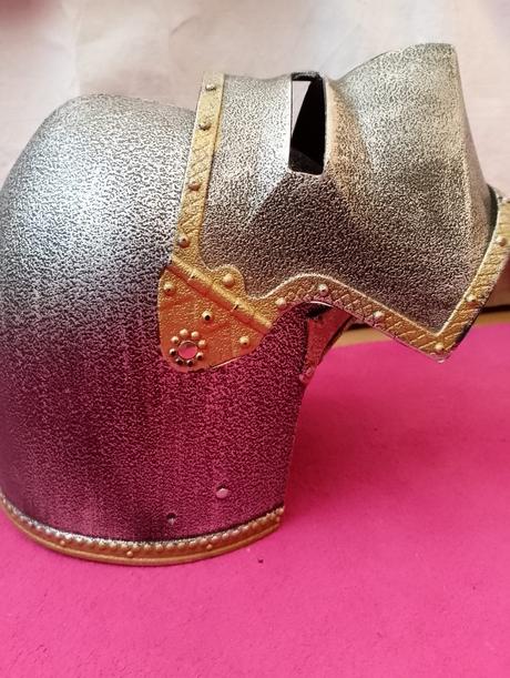 Helma bascinet plastova - top stav, 