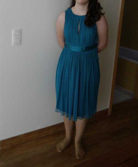 Zelenomodré šaty, 40