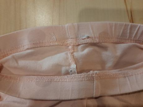 Tenké legínky s bodkami, 104