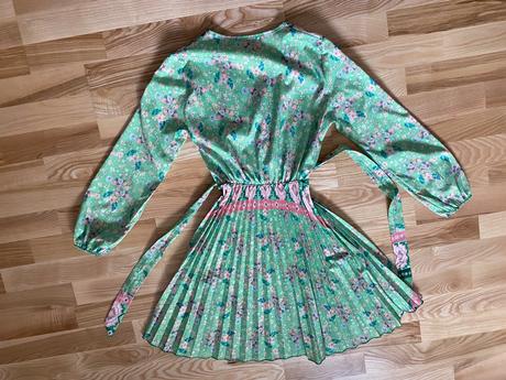 Saty s nariasenou suknou, 