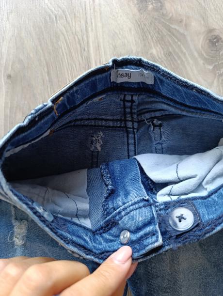 Chlapčenské roztrhané rifle, sinsay,104