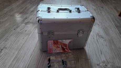 Kufrík na výrobu nechtov,