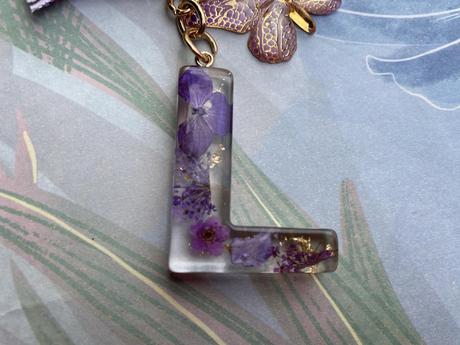 Ručne vyrobené živicové kľúčenky, 