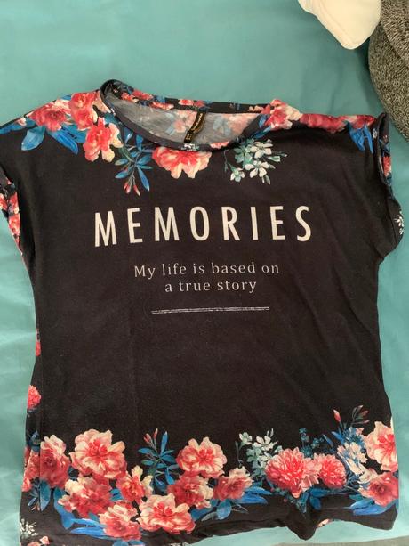 Tričko modré kvetinkové zn.stradivarius veľk.s, stradivarius,s