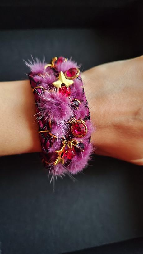 Chlpatý magnetický naramok,