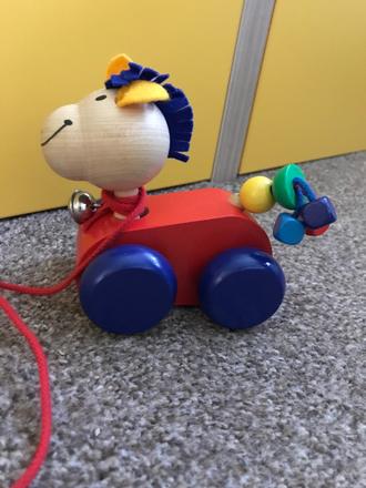 Drevená hračka na ťahanie,