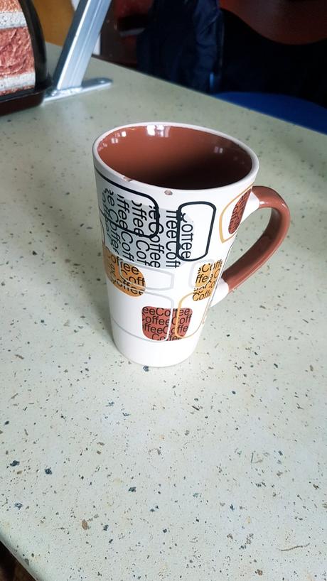 Vyšší hrnček/pohár/šálka,