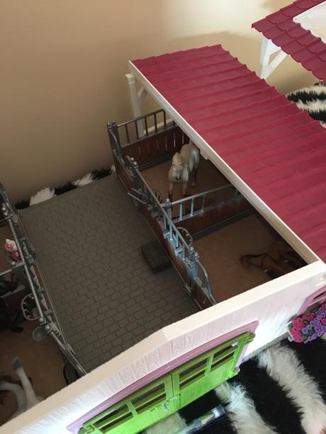 Farma schleich s koňmi, 