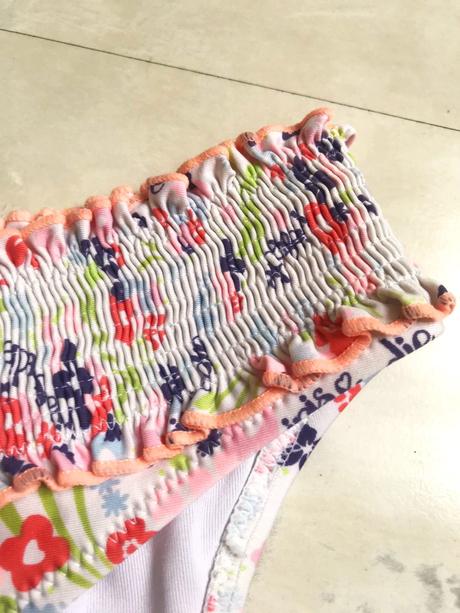 Kvietkovaný spodok plaviek, l