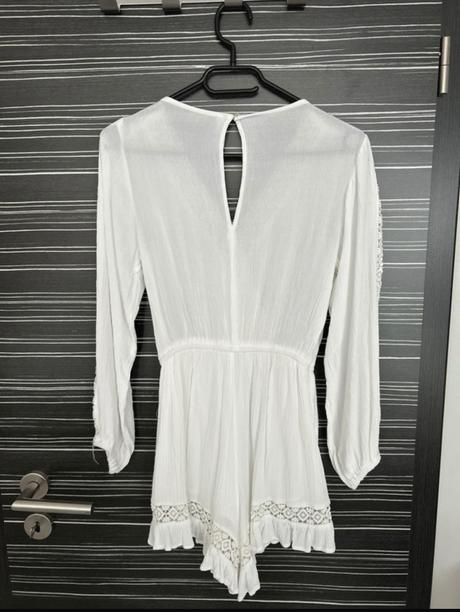 Letný biely overál, 32