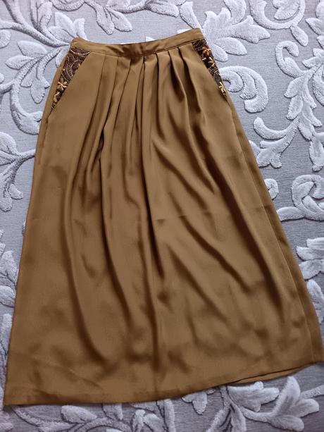 Dámska ľahká sukňa, 39